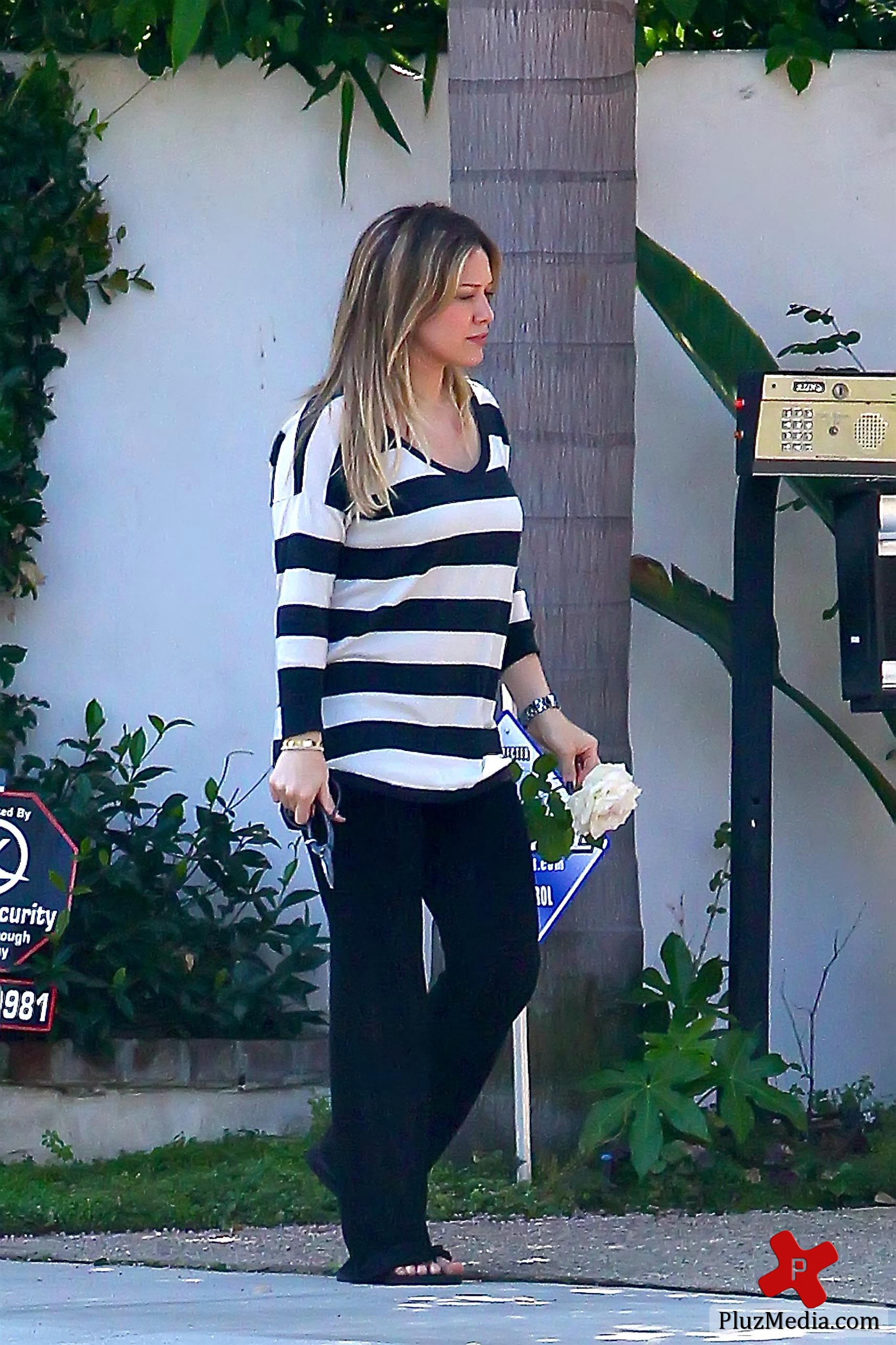 pregnant actress on her way to a maternity pilates class | Picture 83327